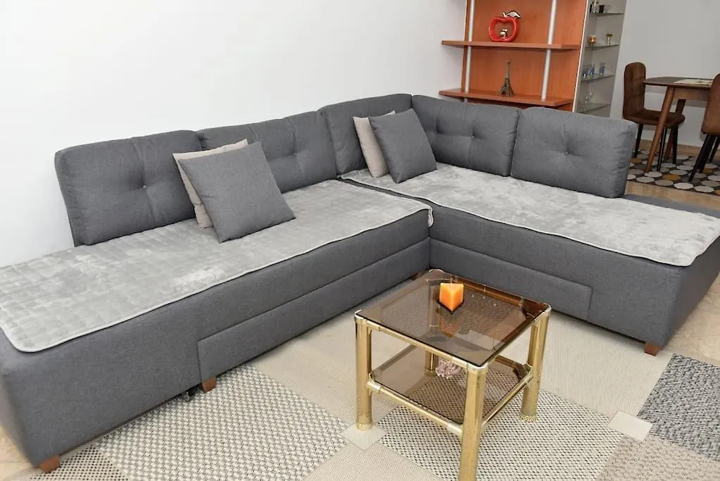 Sunny And Spacious Apartment In Orikum Beach