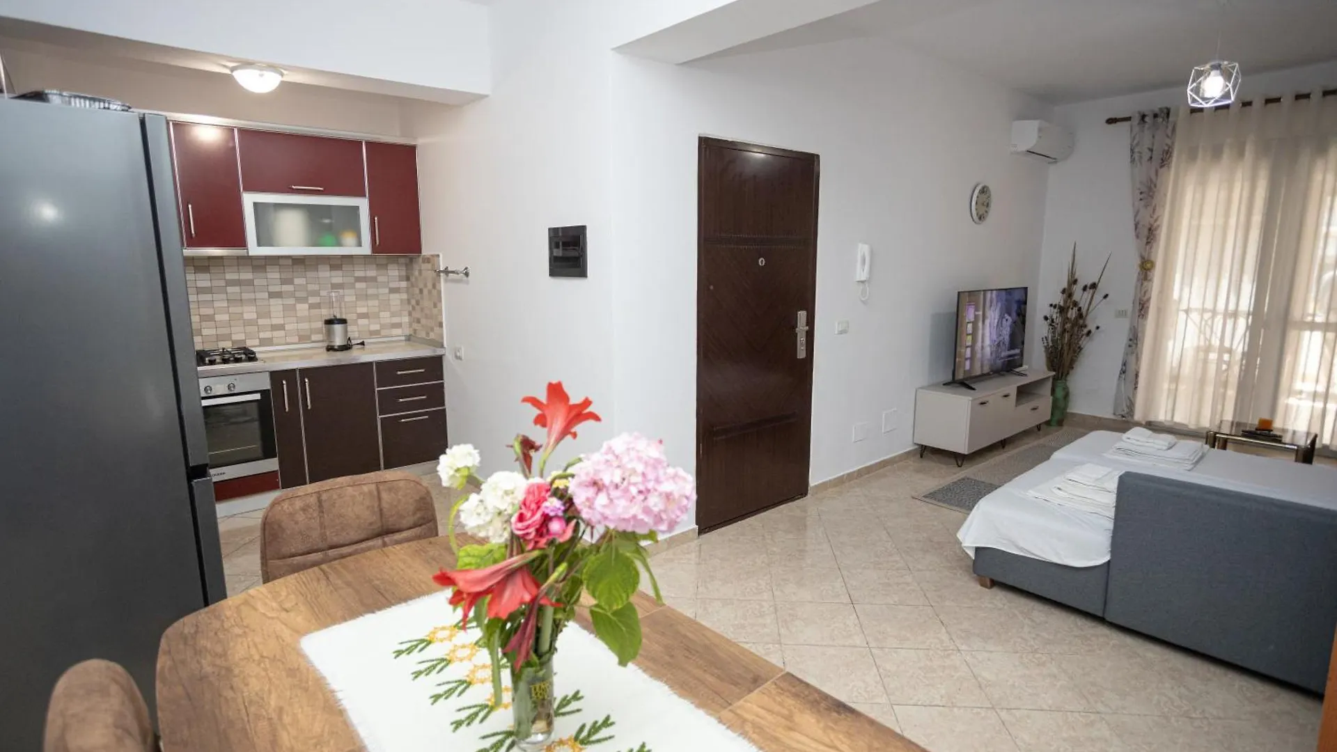 Sunny And Spacious Apartment In Orikum Beach Albania