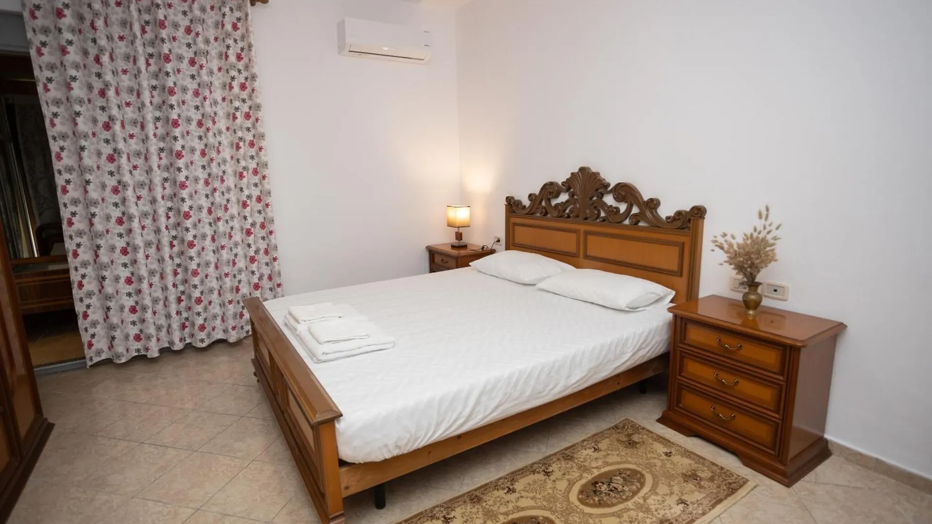 Sunny And Spacious Apartment In Orikum Beach