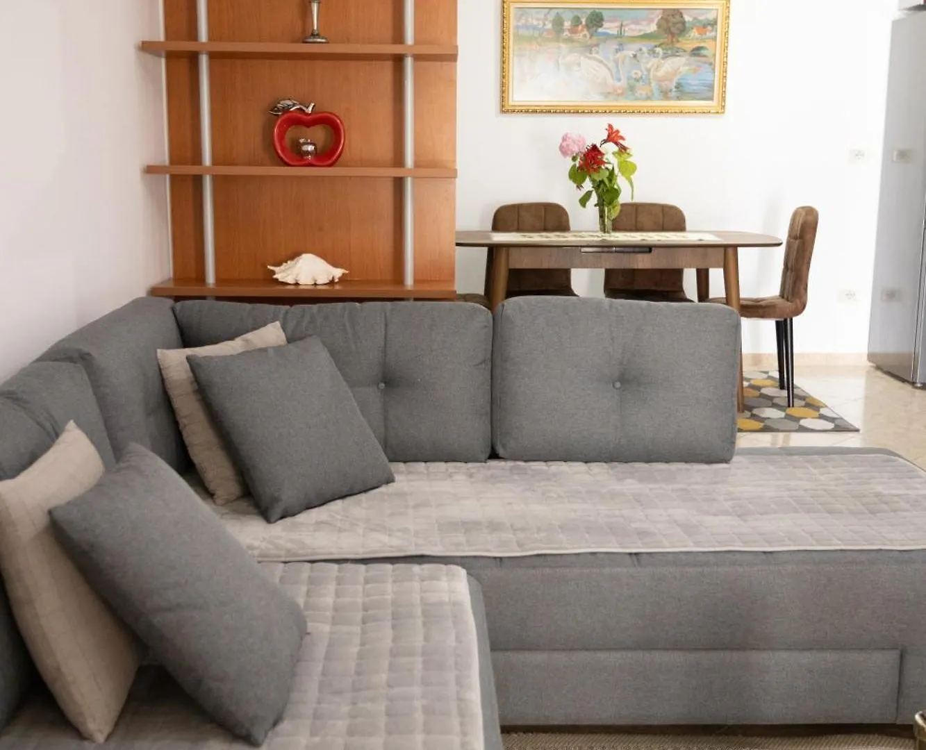Sunny And Spacious Apartment In Orikum Beach