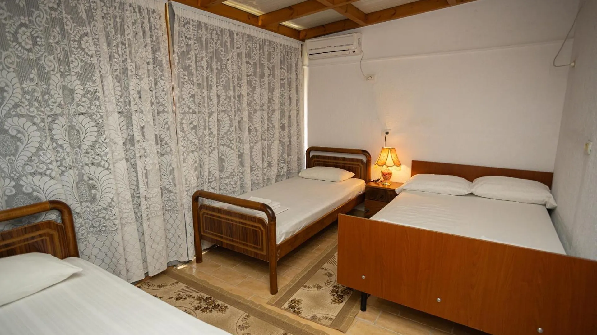 Sunny And Spacious Apartment In Orikum Beach