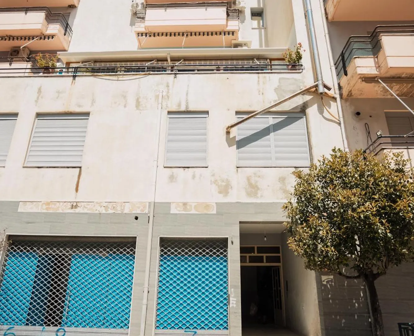 Sunny And Spacious Apartment In Orikum Beach