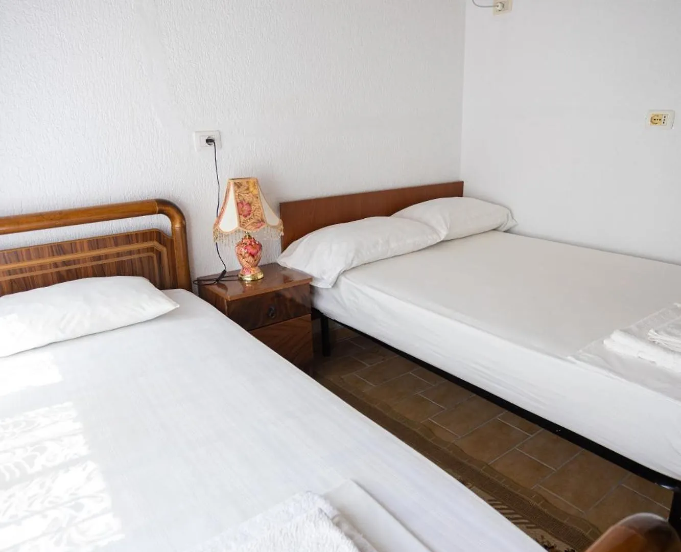 Sunny And Spacious Apartment In Orikum Beach