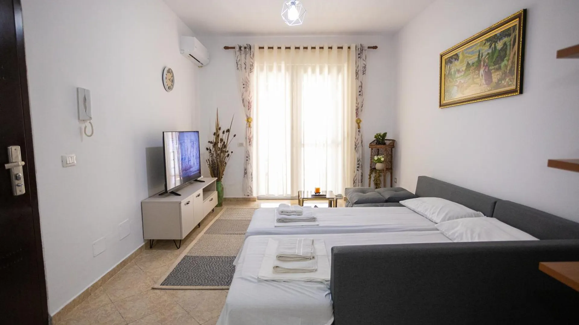 Sunny And Spacious Apartment In Orikum Beach 0*,