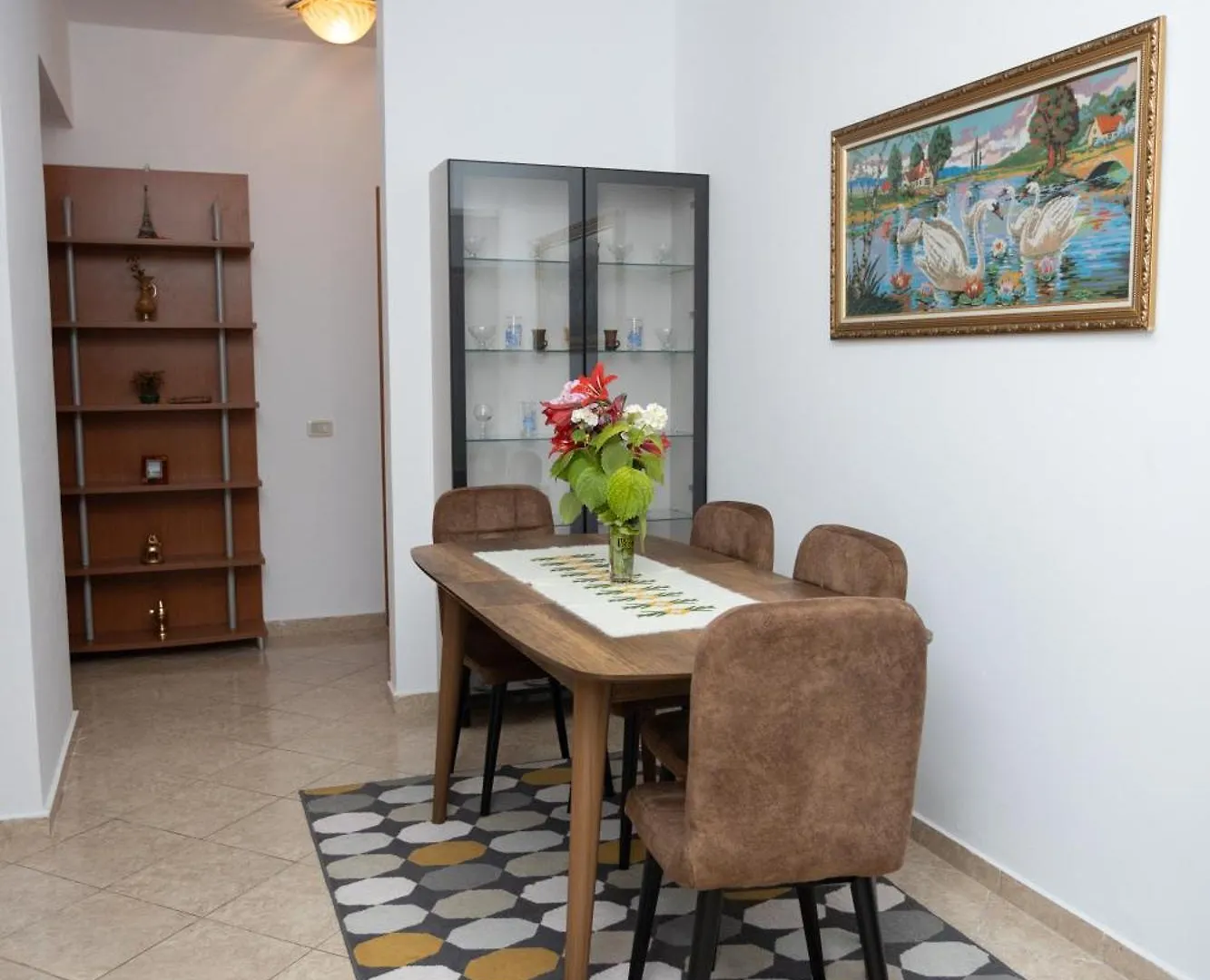 Sunny And Spacious Apartment In Orikum Beach 알바니아