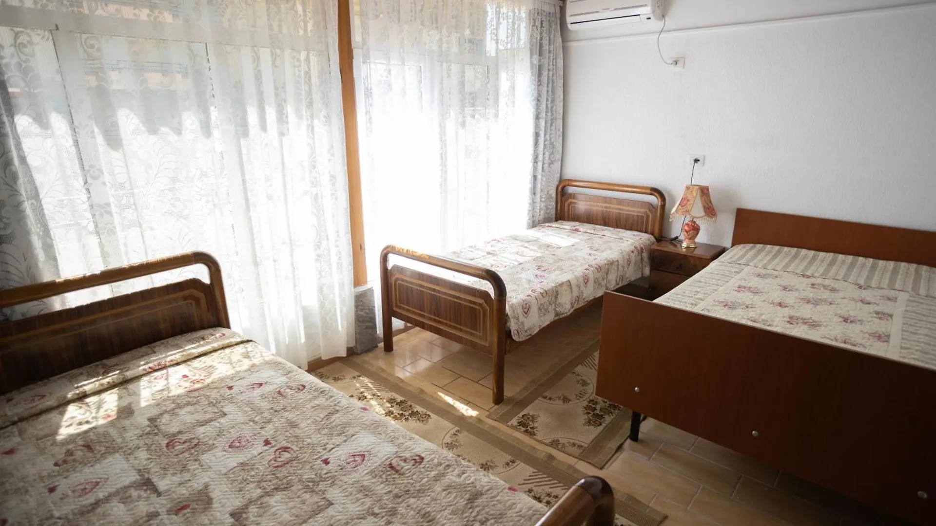 Sunny And Spacious Apartment In Orikum Beach