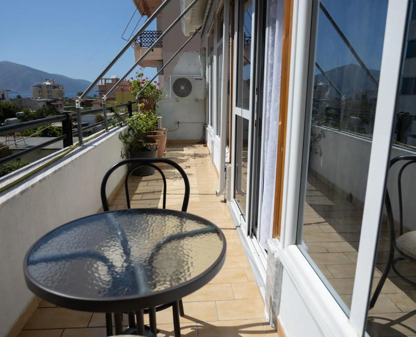 Sunny And Spacious Apartment In Orikum Beach 0*,  알바니아